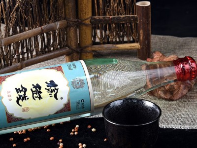 榆树钱白酒简装光瓶酒 东北特产吉林